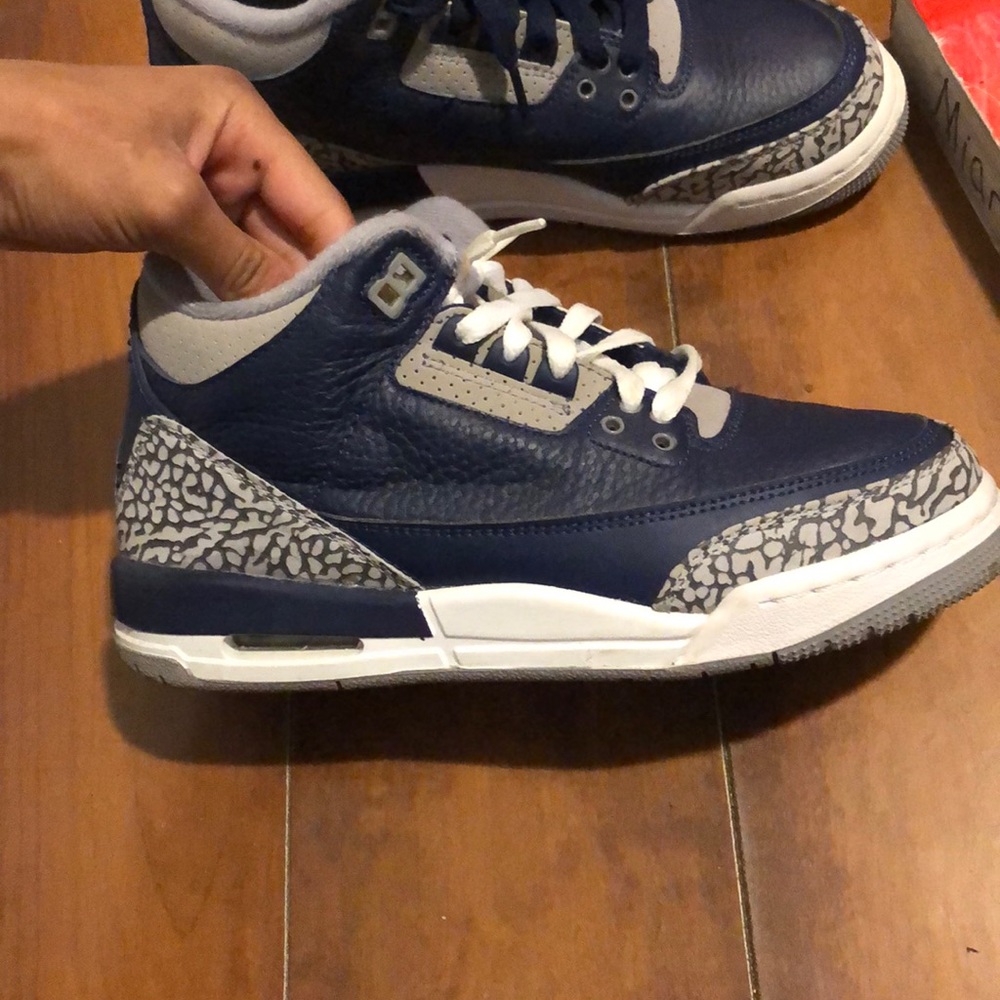 Size 6 youth Jordan’s authentic not in bad condition wore about 4 times